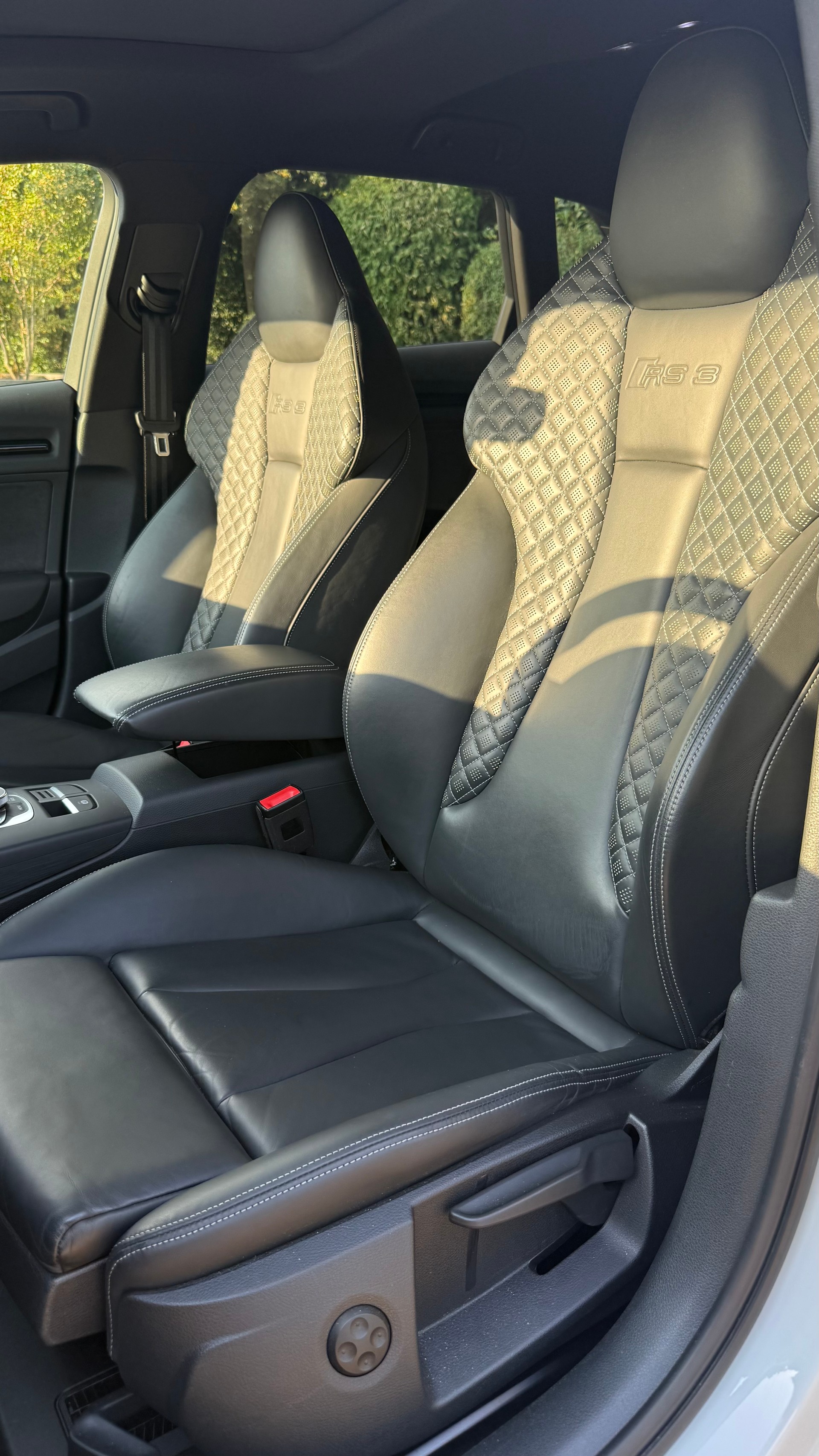 AUDI 2.5 T FSI quattro S-Tronic-image-3