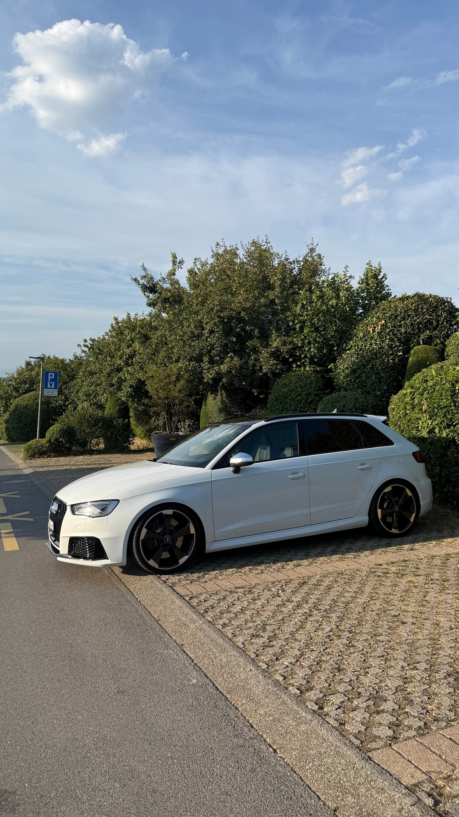 AUDI 2.5 T FSI quattro S-Tronic-image-1