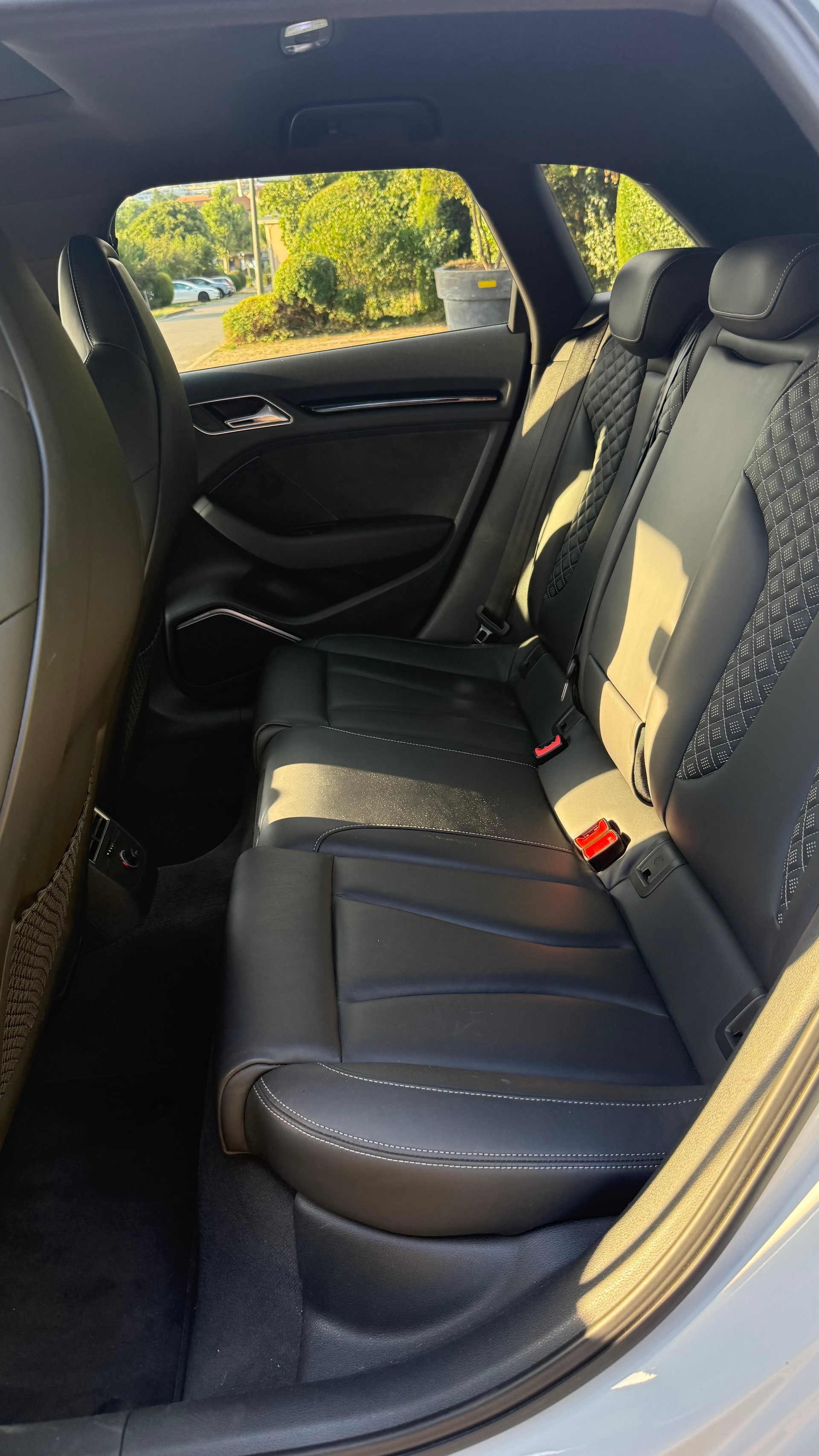 AUDI 2.5 T FSI quattro S-Tronic-image-4