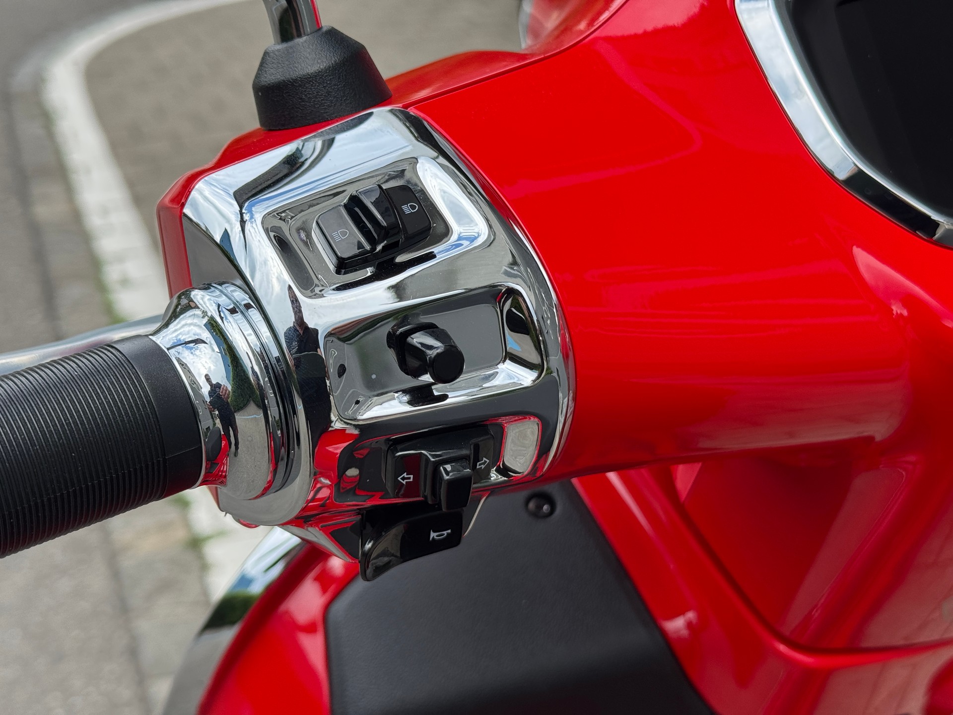 PIAGGIO Vespa GTS 125 Super RST Euro 5+-image-8