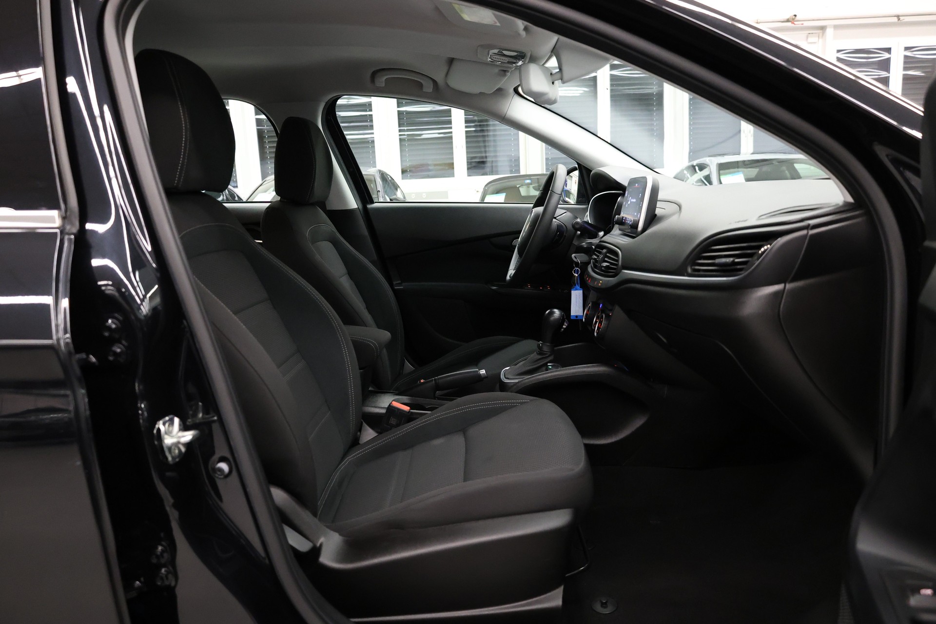 FIAT Tipo SW 1.6 JTD Lounge DCT-image-13