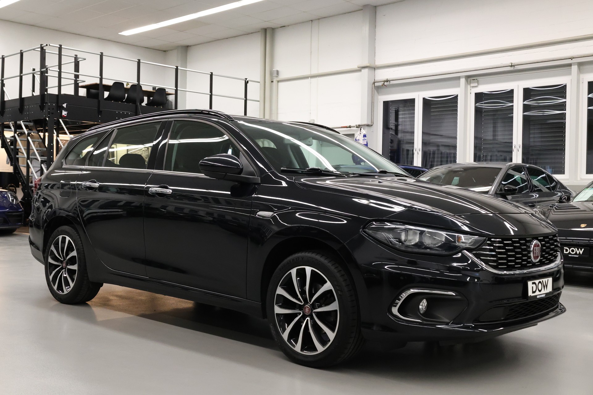 FIAT Tipo SW 1.6 JTD Lounge DCT-image-1