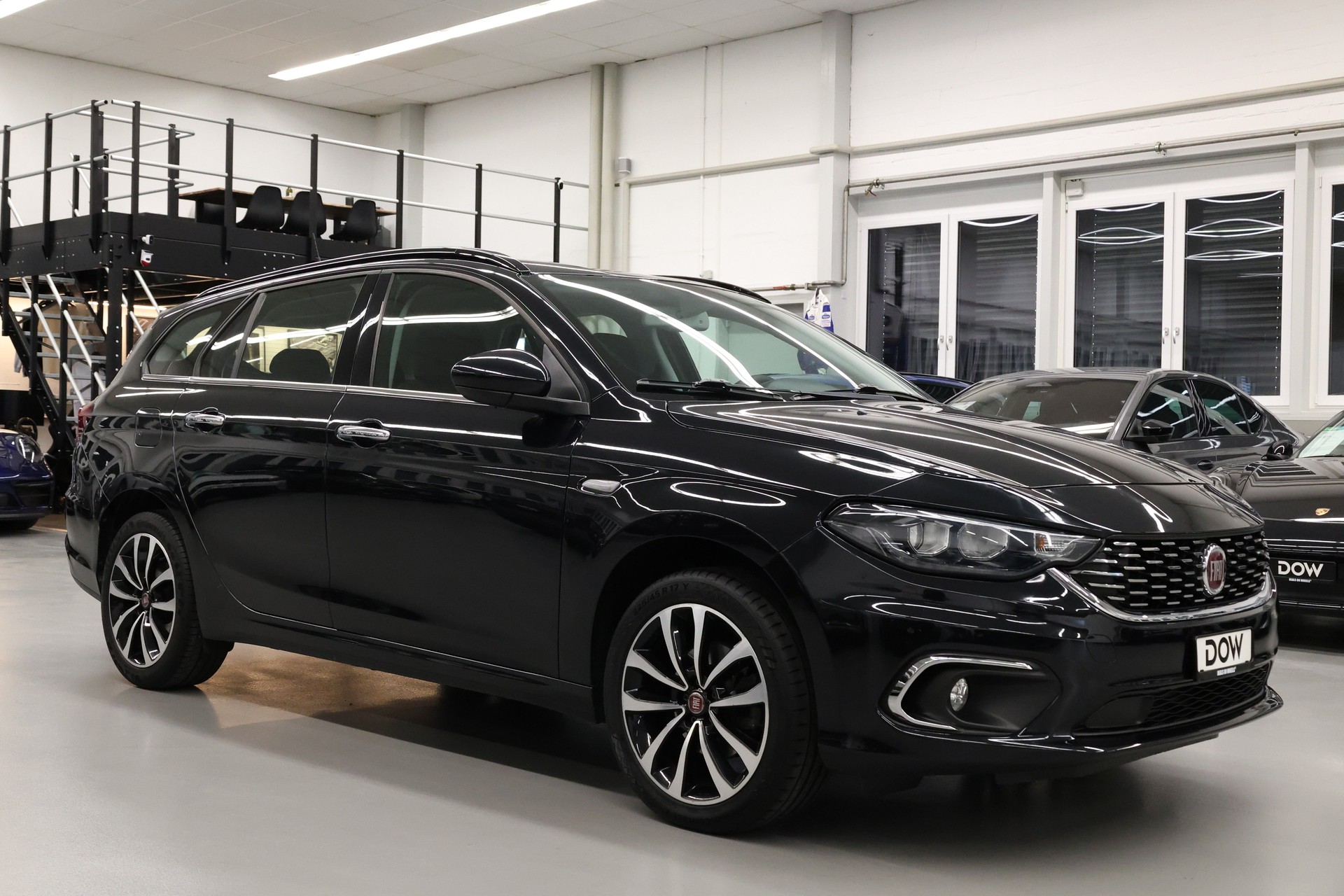 FIAT Tipo SW 1.6 JTD Lounge DCT-image-1
