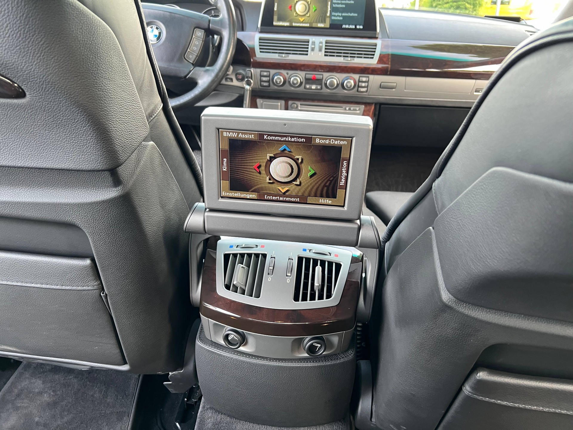 BMW 760i L-image-9