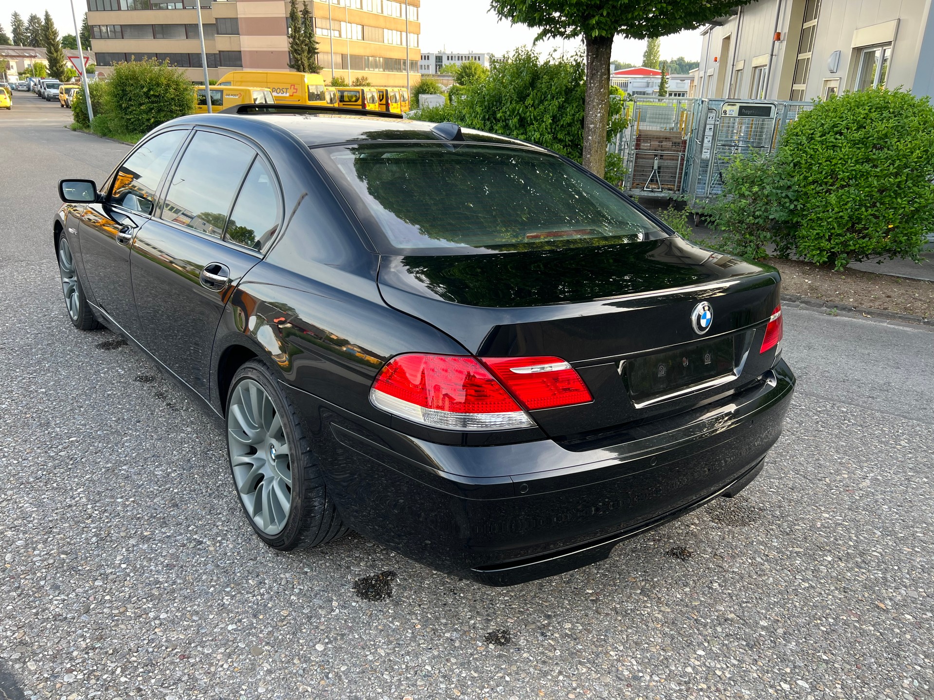 BMW 760i L-image-2