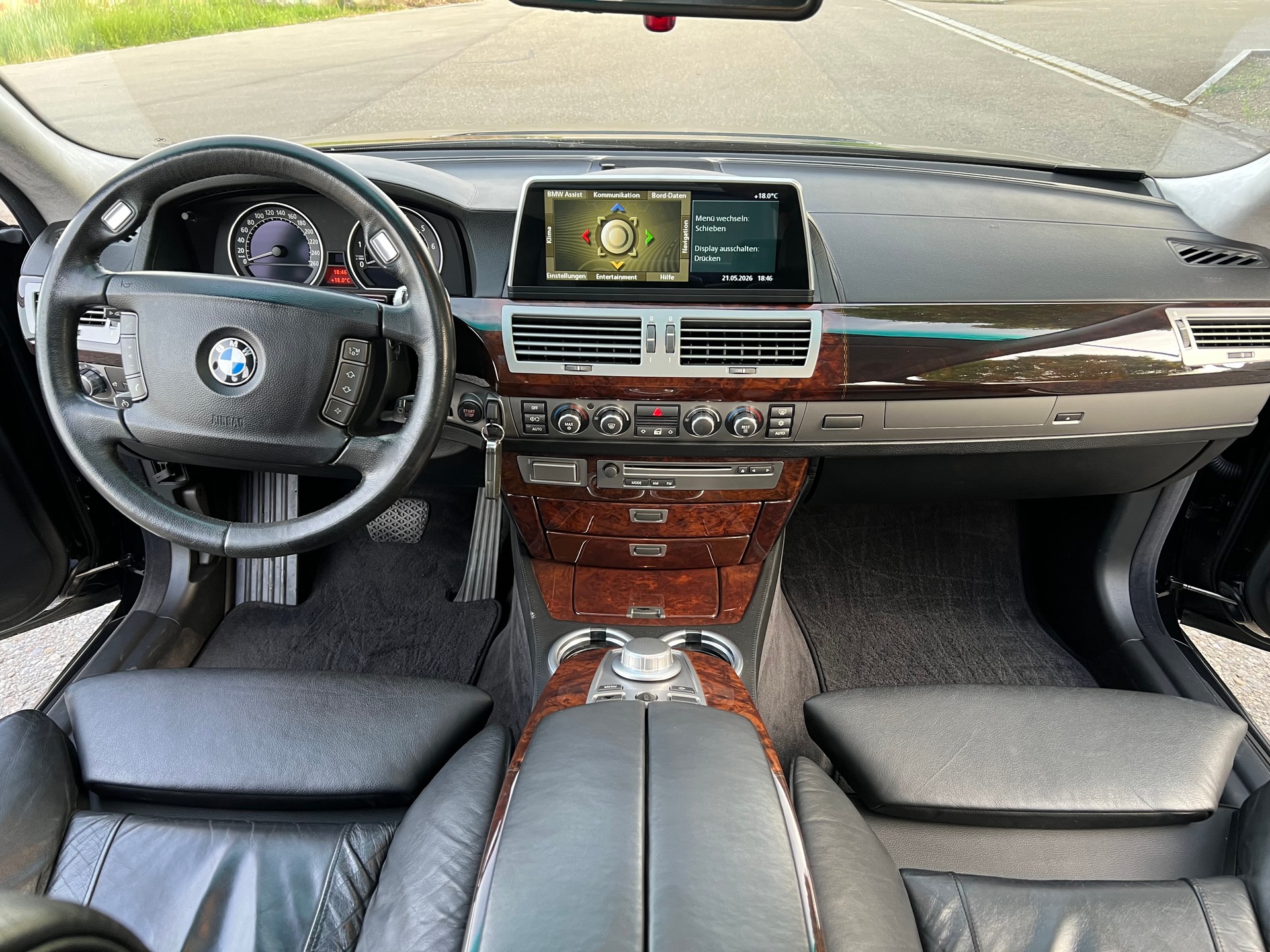 BMW 760i L-image-10