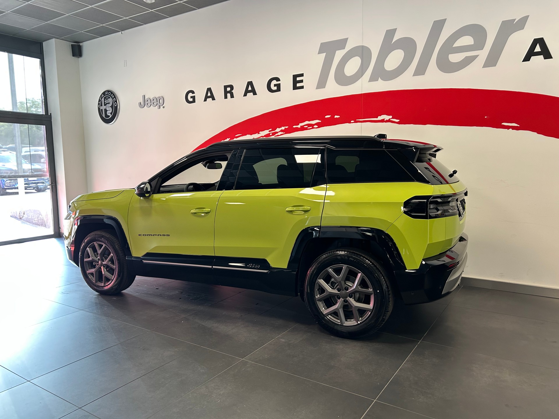 JEEP Compass 1.2 T e-Hybrid First Edition Pack Plus & SKY-image-11