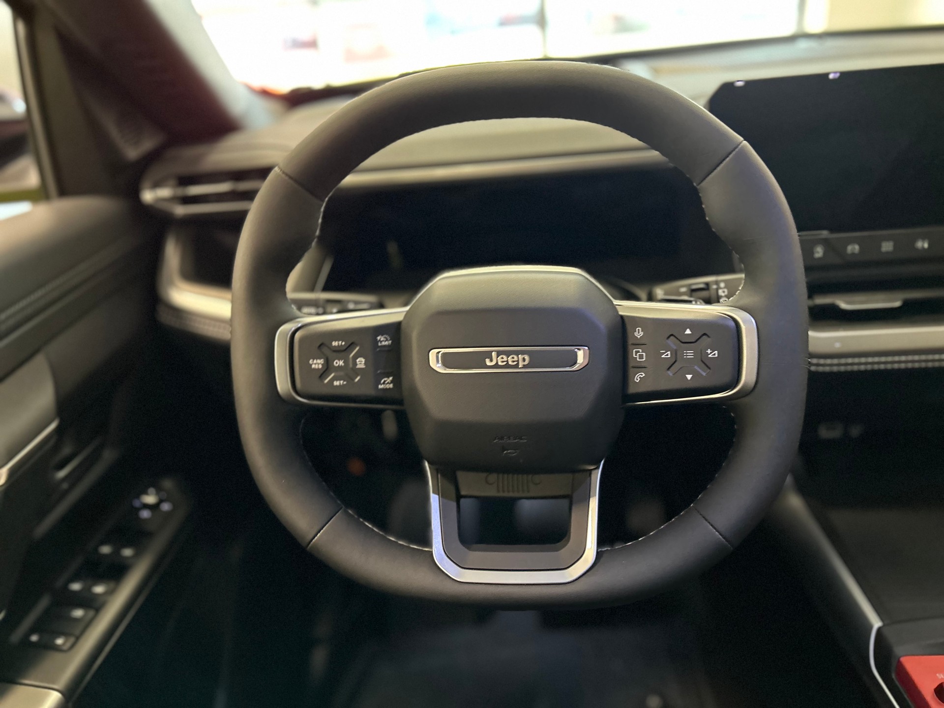 JEEP Compass 1.2 T e-Hybrid First Edition Pack Plus & SKY-image-9