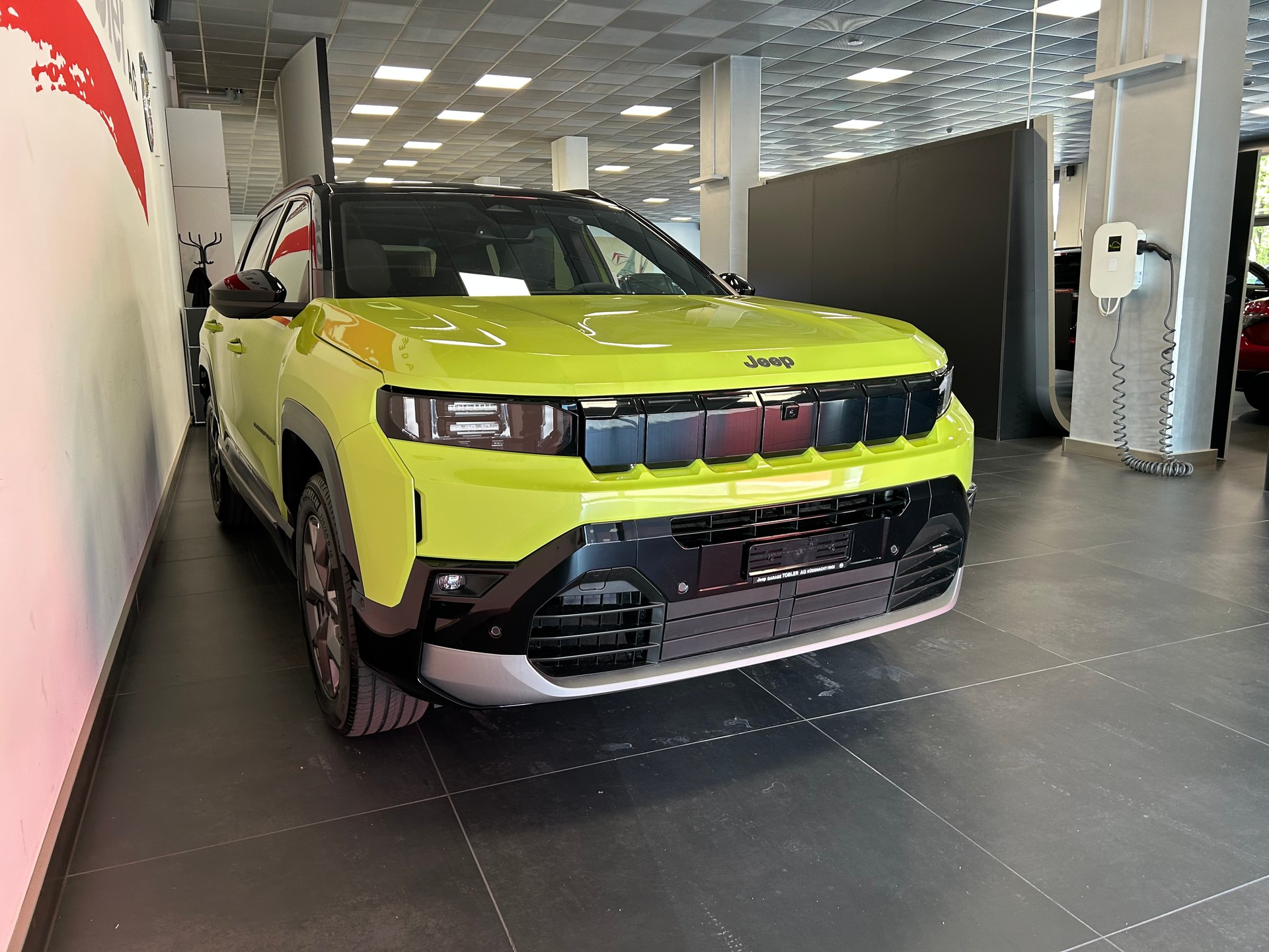 JEEP Compass 1.2 T e-Hybrid First Edition Pack Plus & SKY-image-3