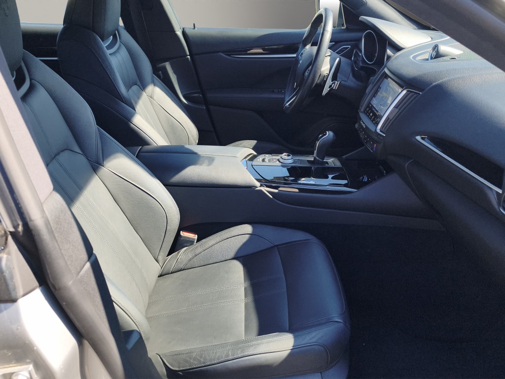 MASERATI Levante 3.0 V6 GranSport-image-9