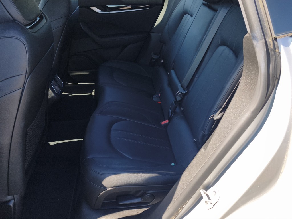MASERATI Levante 3.0 V6 GranSport-image-3