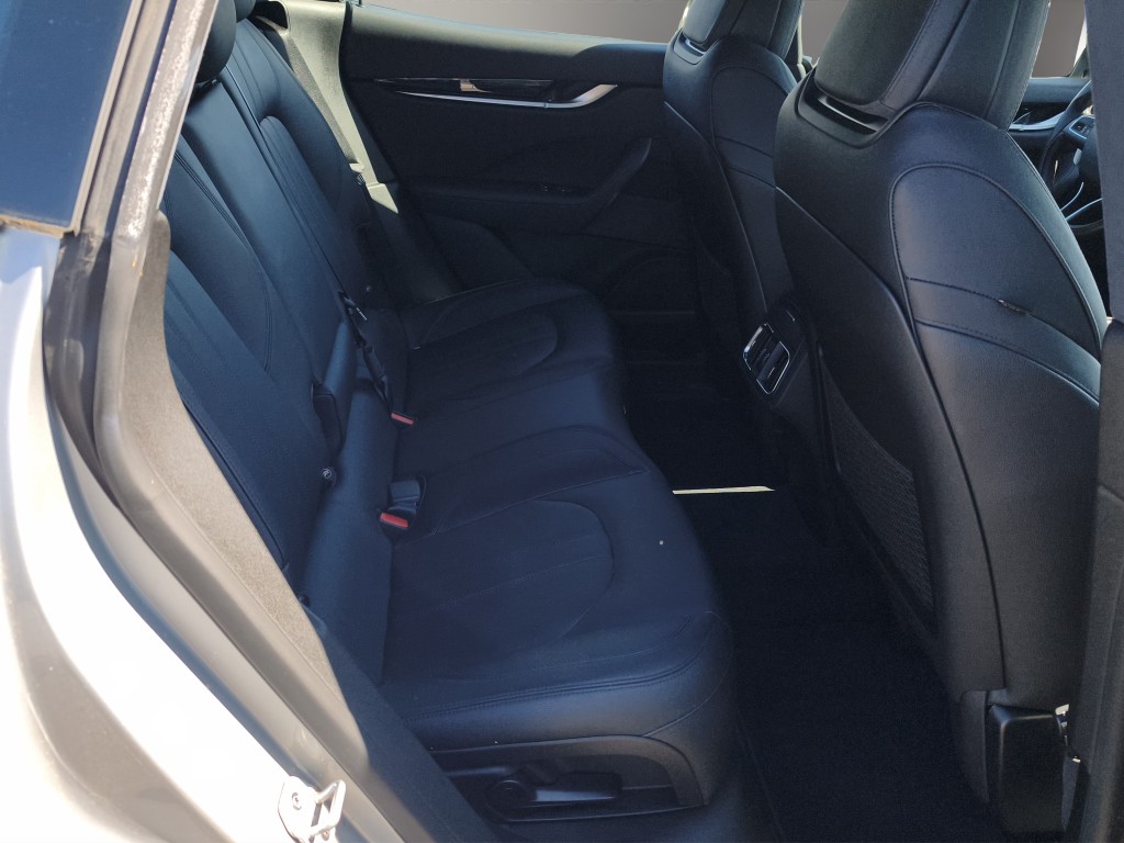 MASERATI Levante 3.0 V6 GranSport-image-15