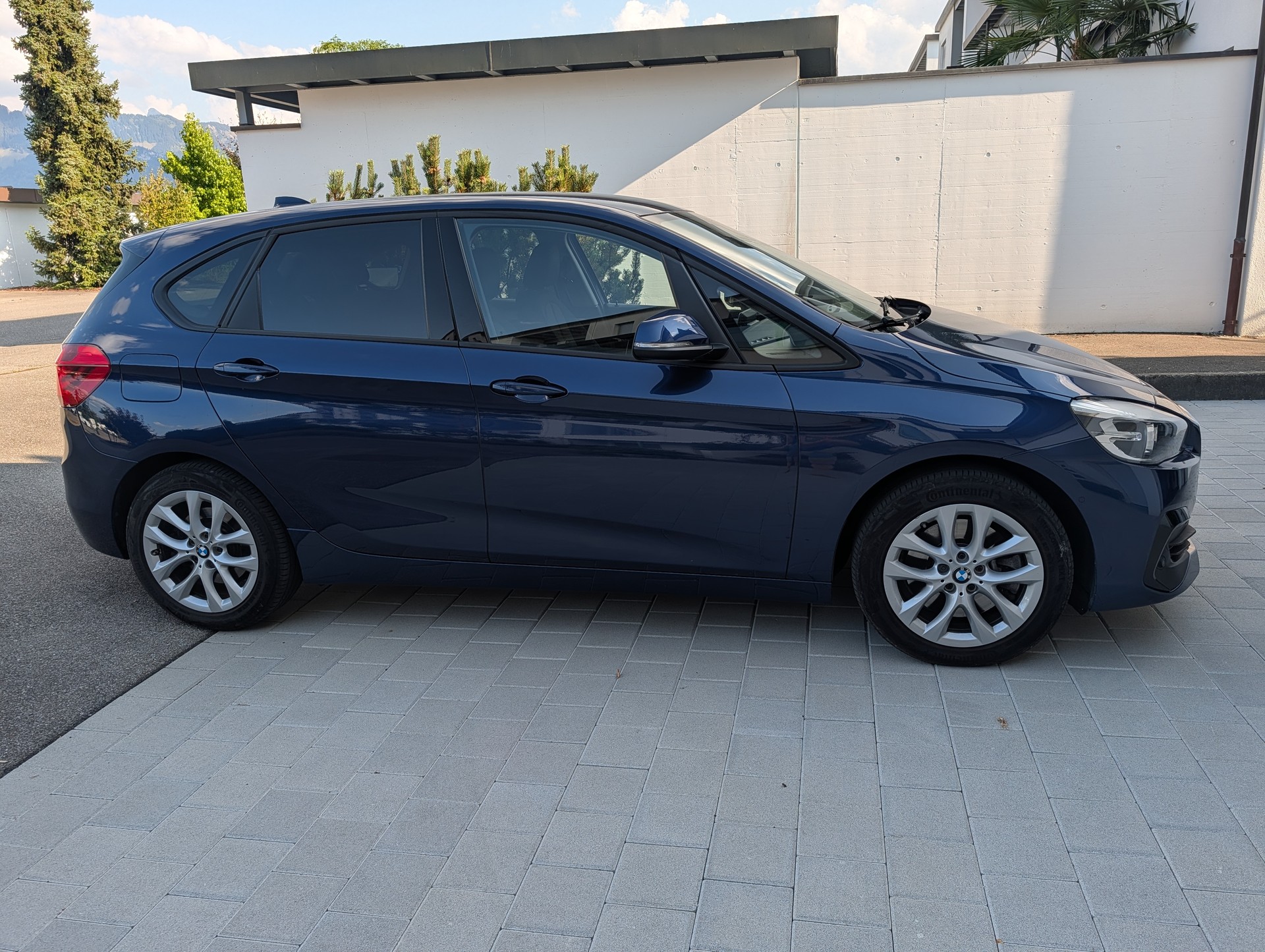 BMW 225xe-image-1