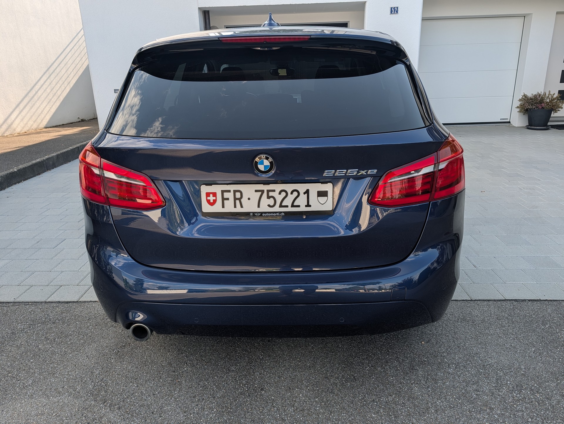 BMW 225xe-image-2