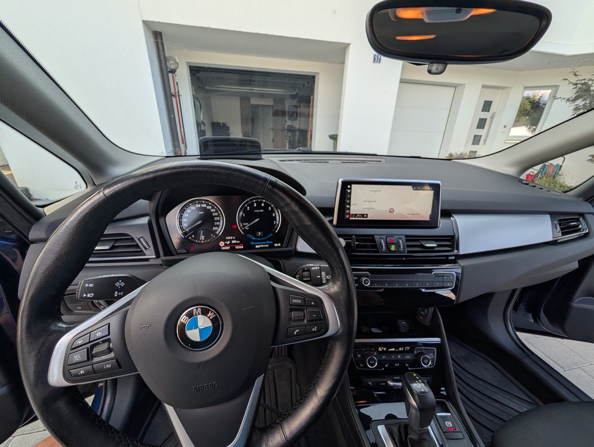 BMW 225xe-image-4