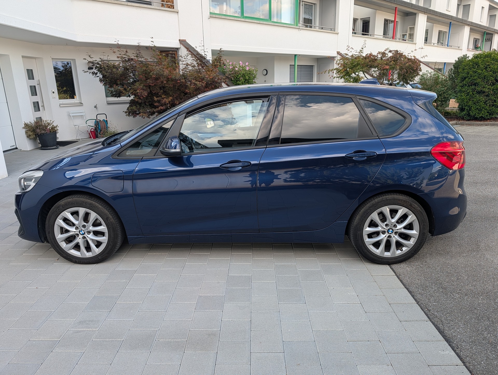 BMW 225xe-image-3