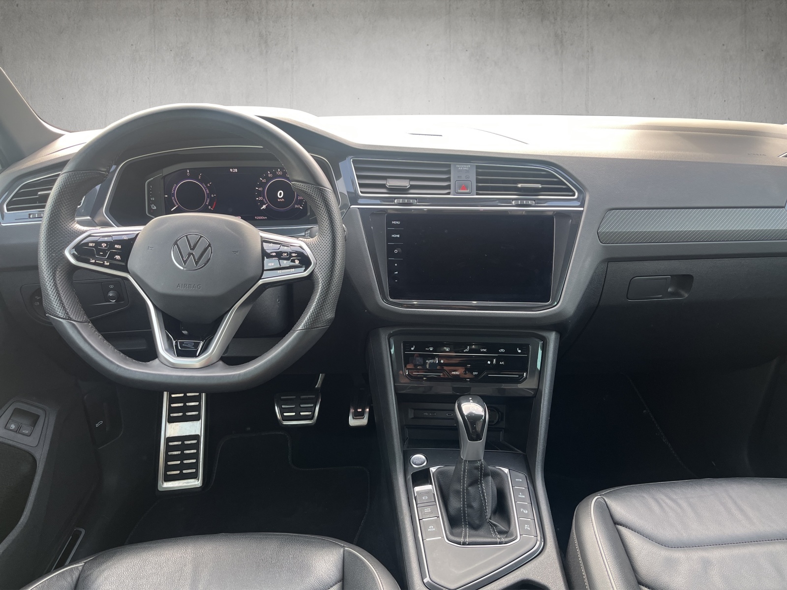 VW Tiguan 2.0 TSI R DSG-image-9