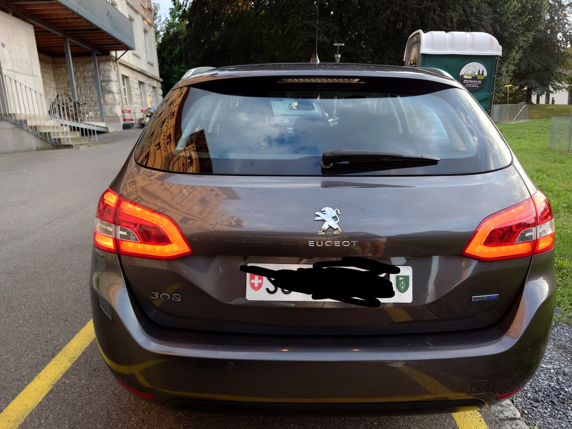 PEUGEOT 1.6 BlueHDi Allure-image-3