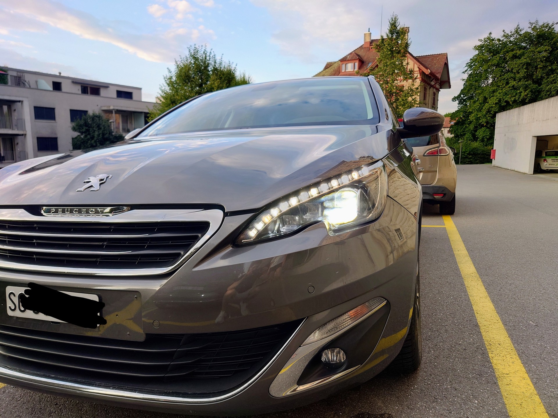 PEUGEOT 1.6 BlueHDi Allure-image-0