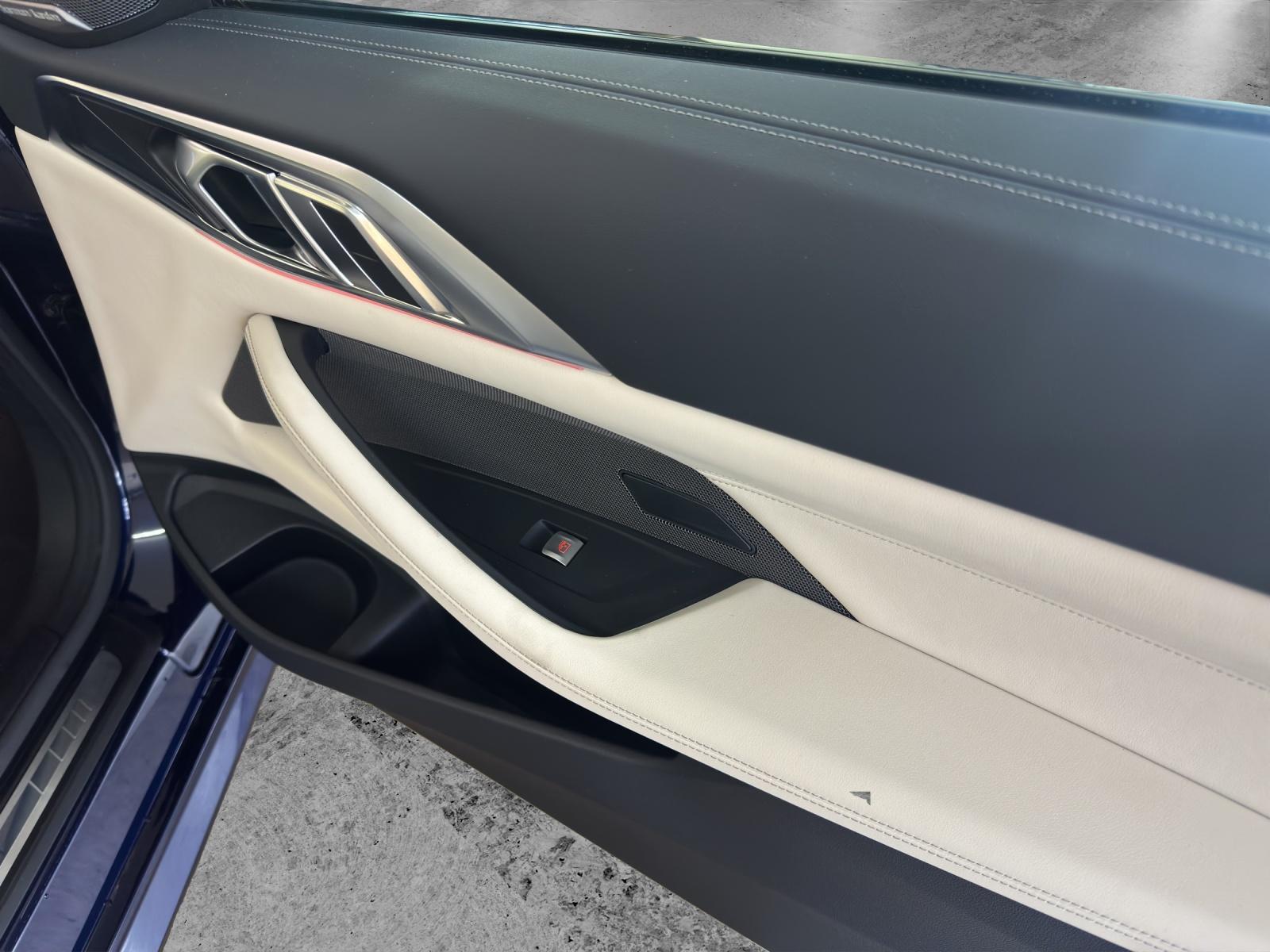 BMW M440i xDrive Cabrio-image-15