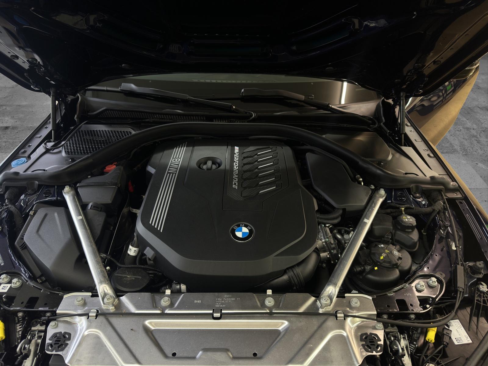 BMW M440i xDrive Cabrio-image-22