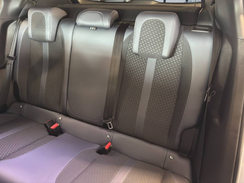 PEUGEOT 2008 1.2 PureTech Allure-image-8