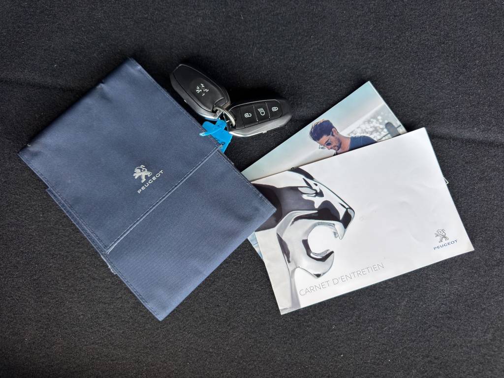 PEUGEOT 2008 1.2 PureTech Allure-image-14
