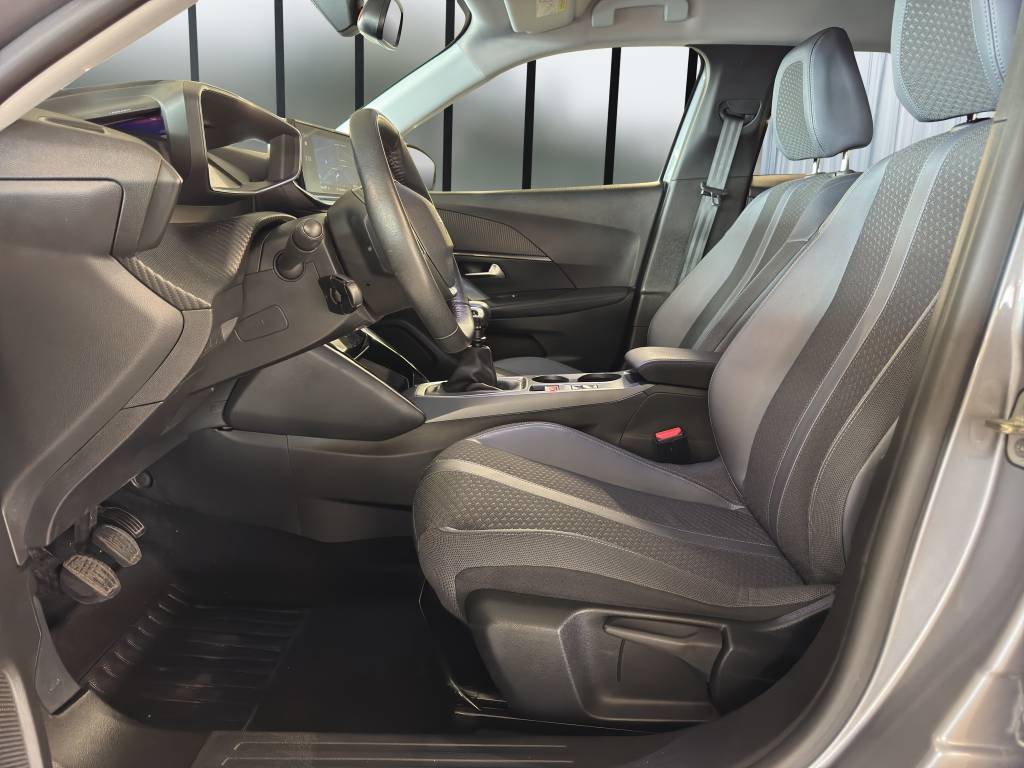 PEUGEOT 2008 1.2 PureTech Allure-image-7