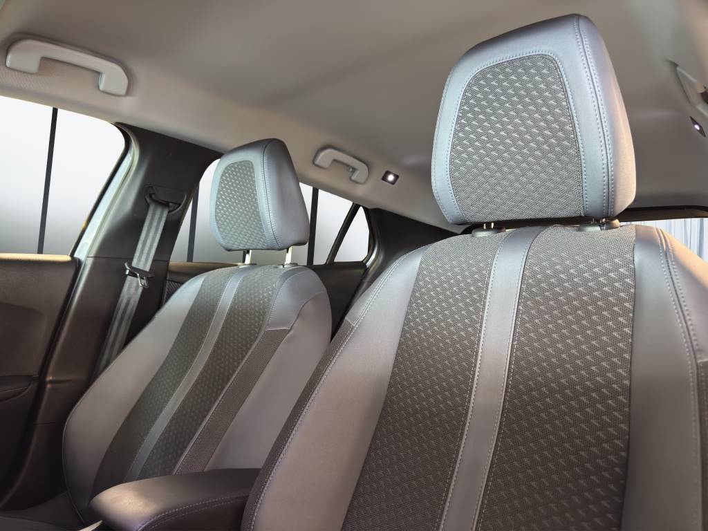 PEUGEOT 2008 1.2 PureTech Allure-image-9