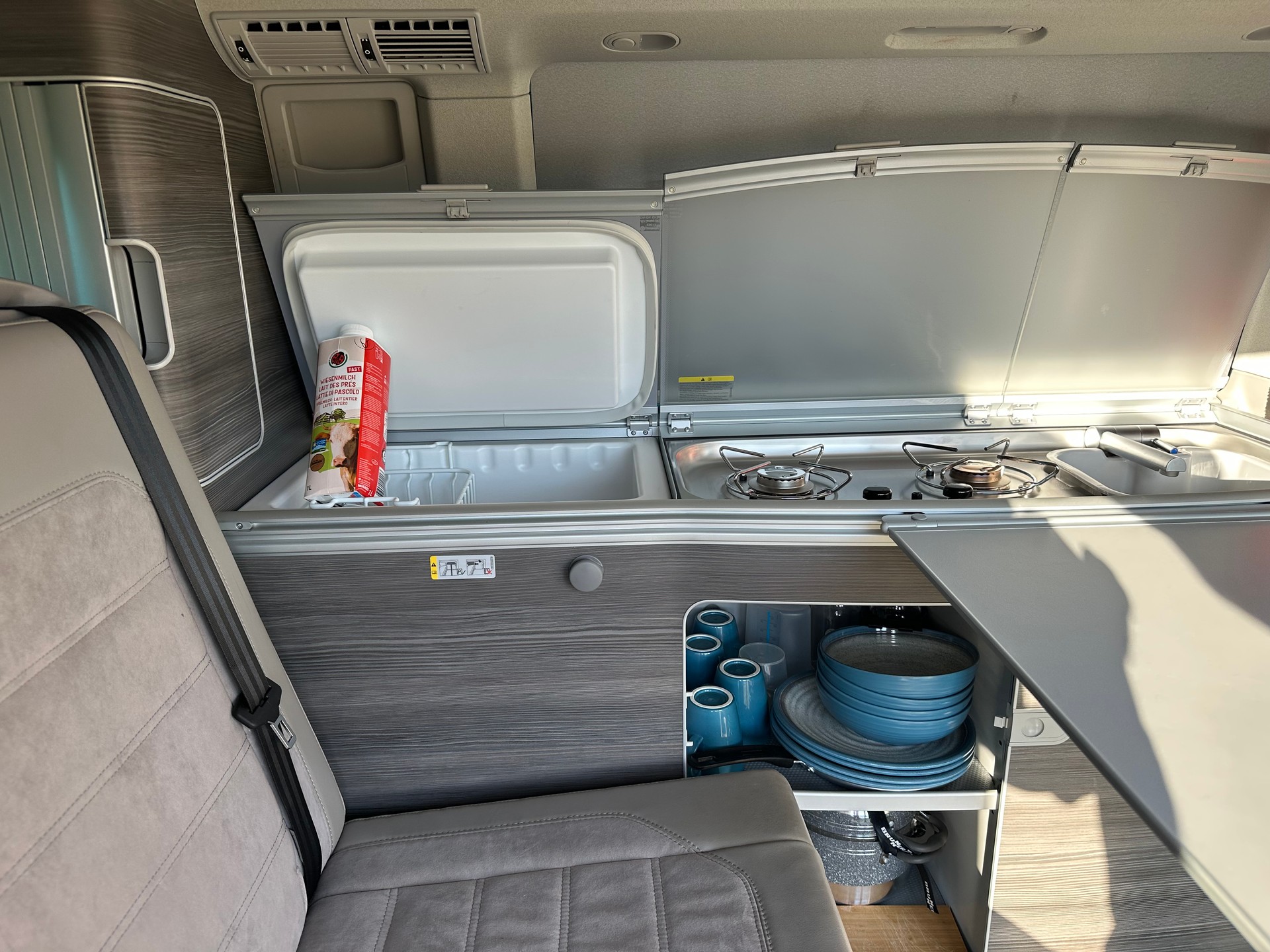 VW California T6 Ocean - GREY Edition - 4MOTION - 199 ch - boîte automatique DSG-image-4