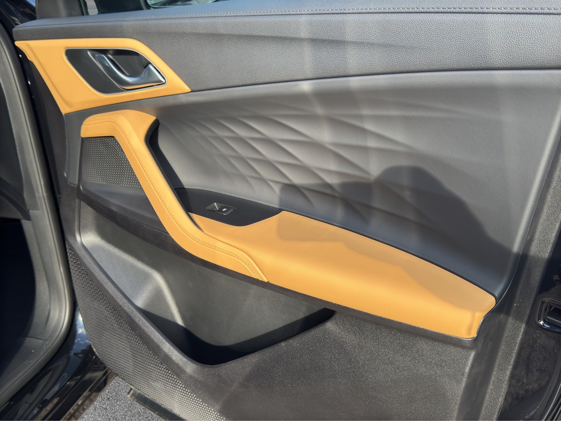 MG HS 1.5 T HEV Luxury-image-11