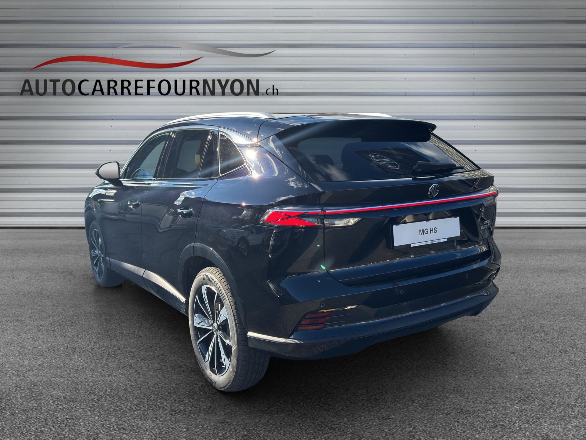 MG HS 1.5 T HEV Luxury-showroom-element-3