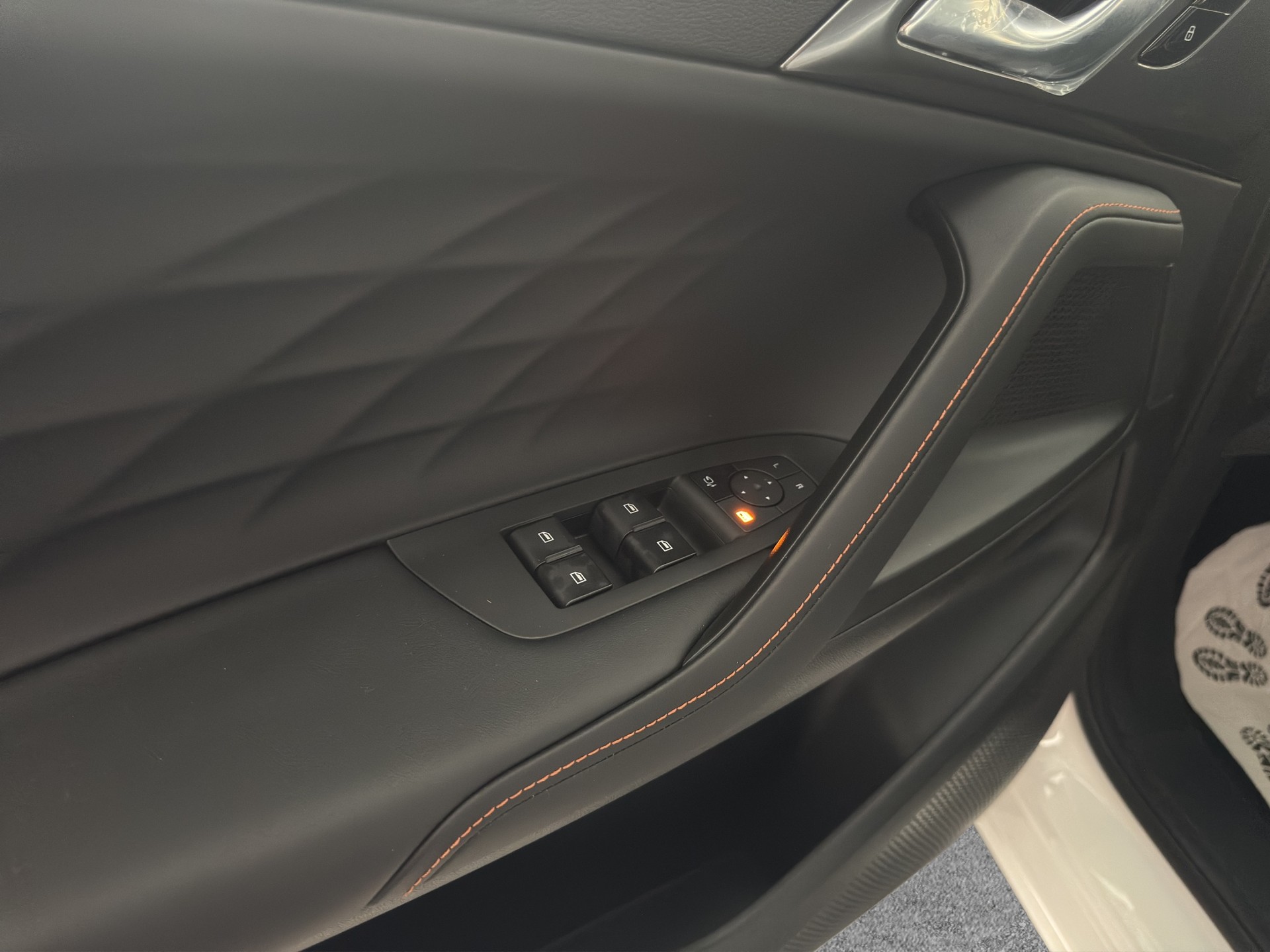 MG HS 1.5 T HEV Luxury-image-10