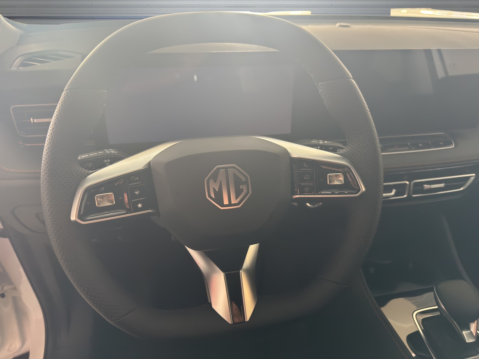 MG HS 1.5 T HEV Luxury-image-8