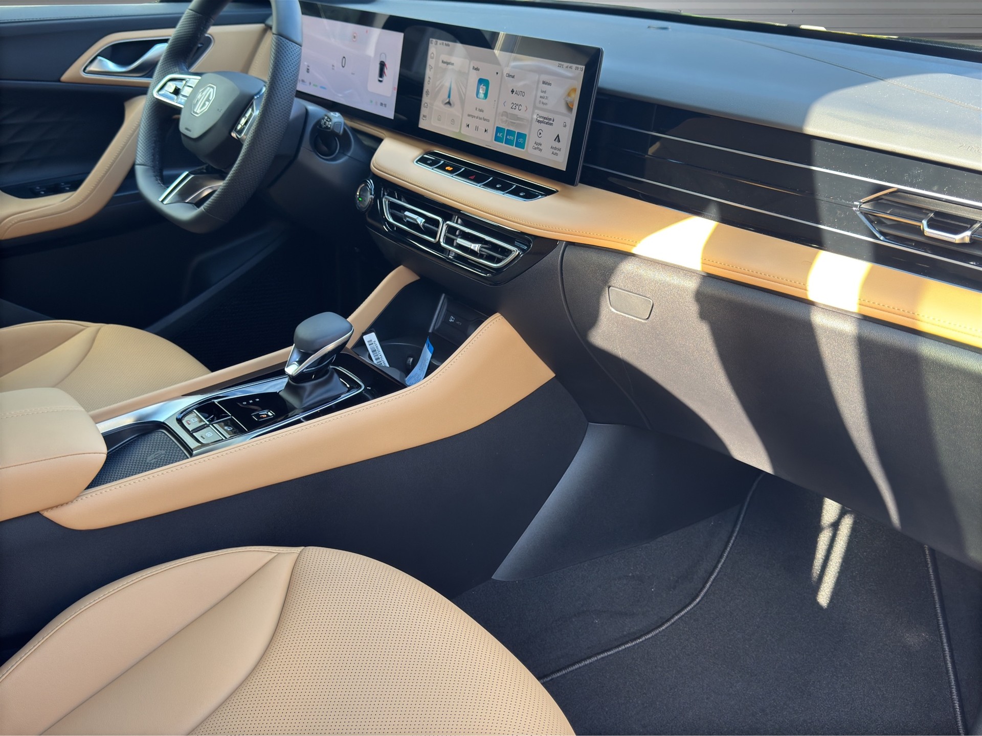 MG HS 1.5 T HEV Luxury-image-13