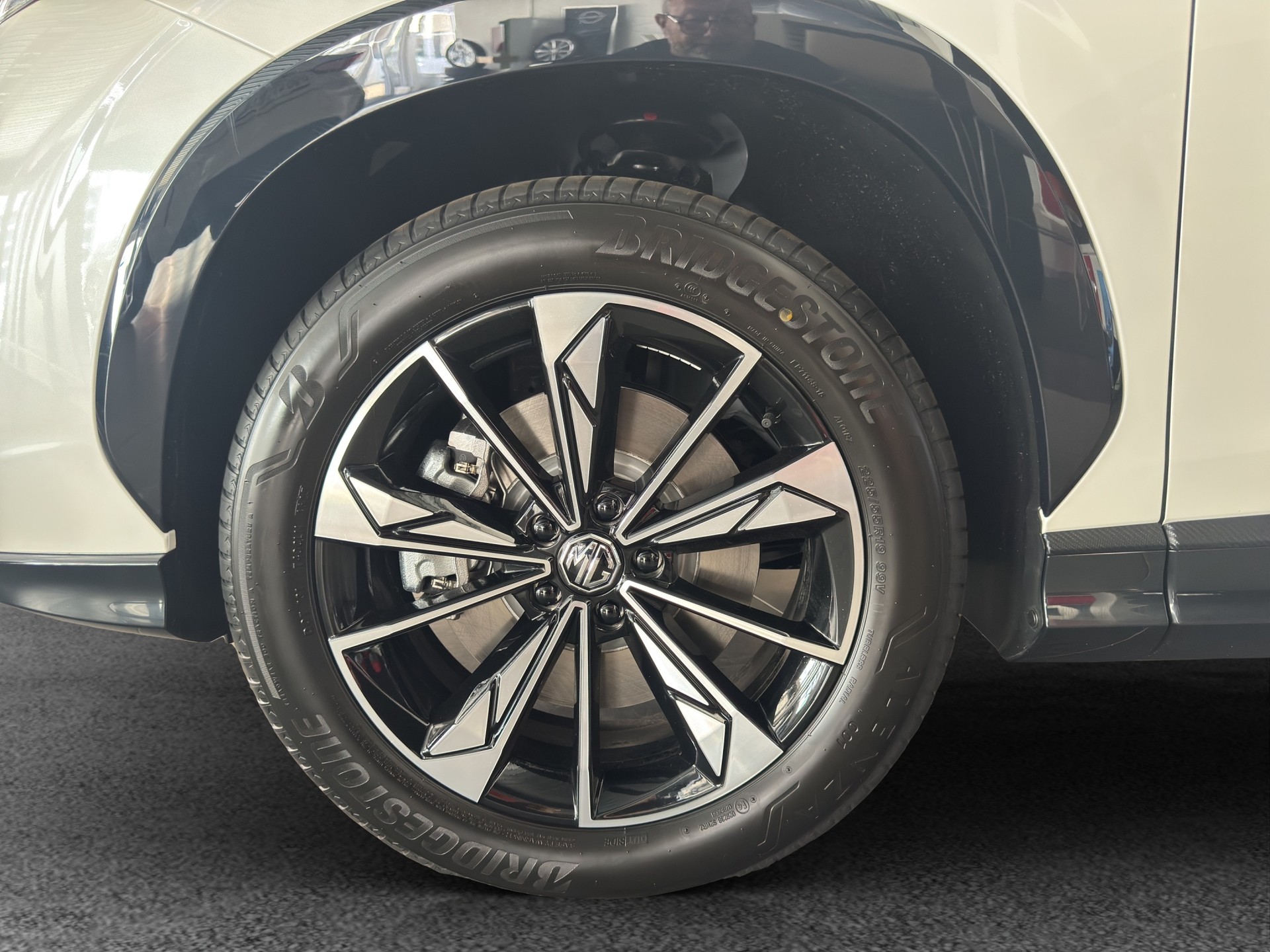 MG HS 1.5 T HEV Luxury-image-13