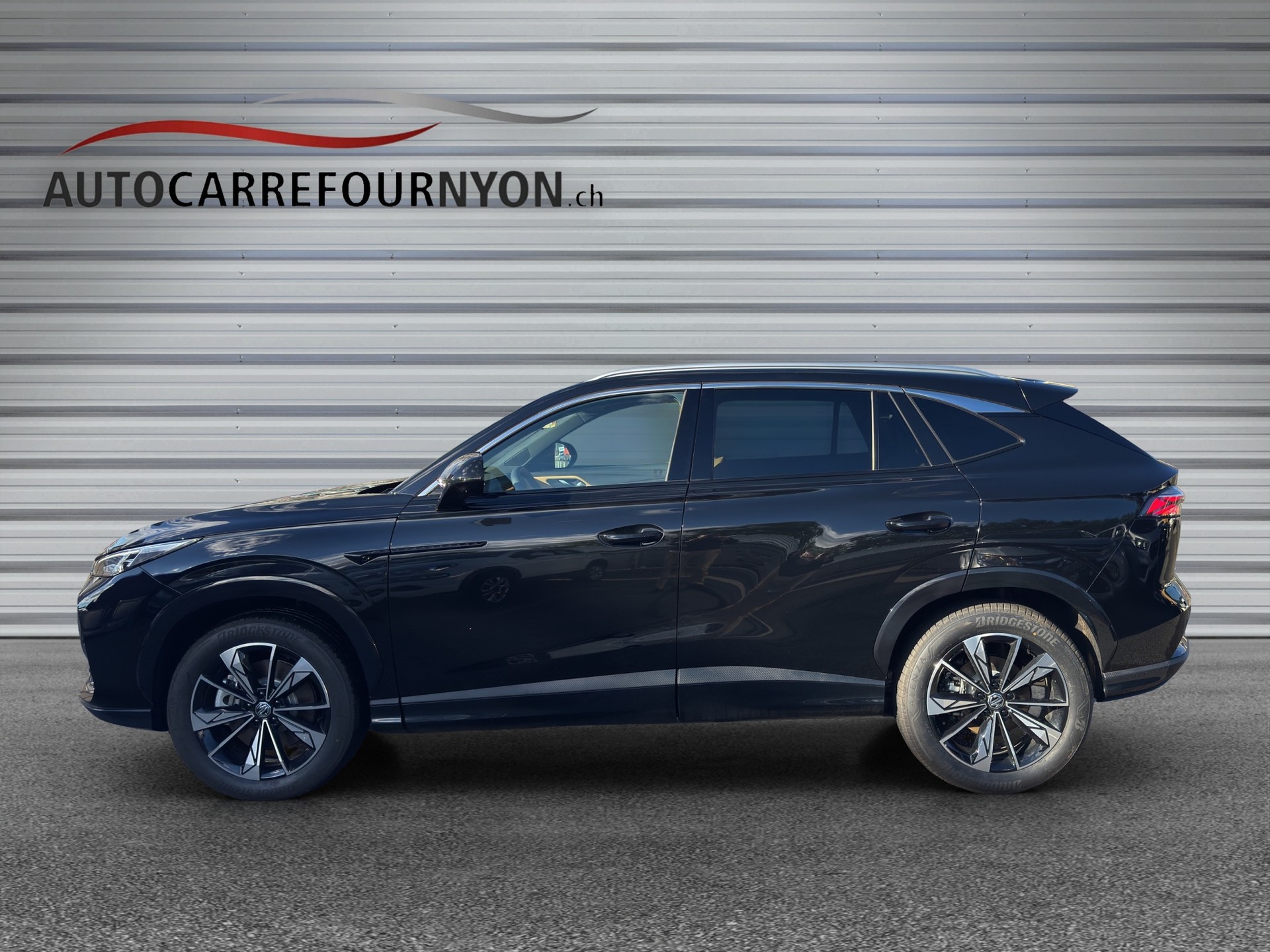 MG HS 1.5 T HEV Luxury-showroom-element-2