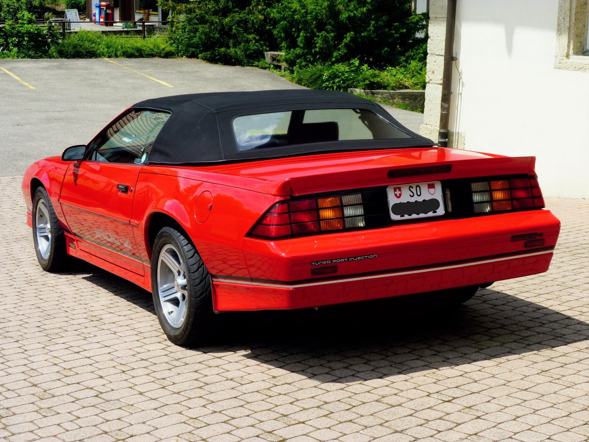 CHEVROLET IROC Z28-image-2