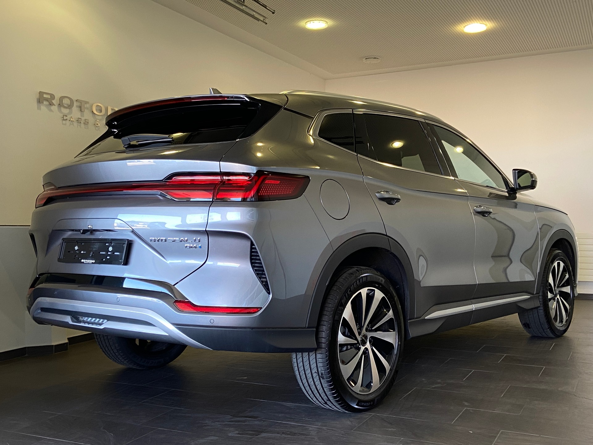 BYD Seal U DM-i Design AWD-image-1