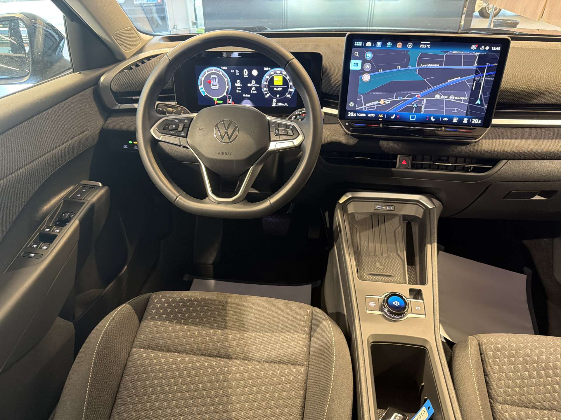 VW T-Roc 1.5 eTSi mHEV Life DSG-Automat-image-4
