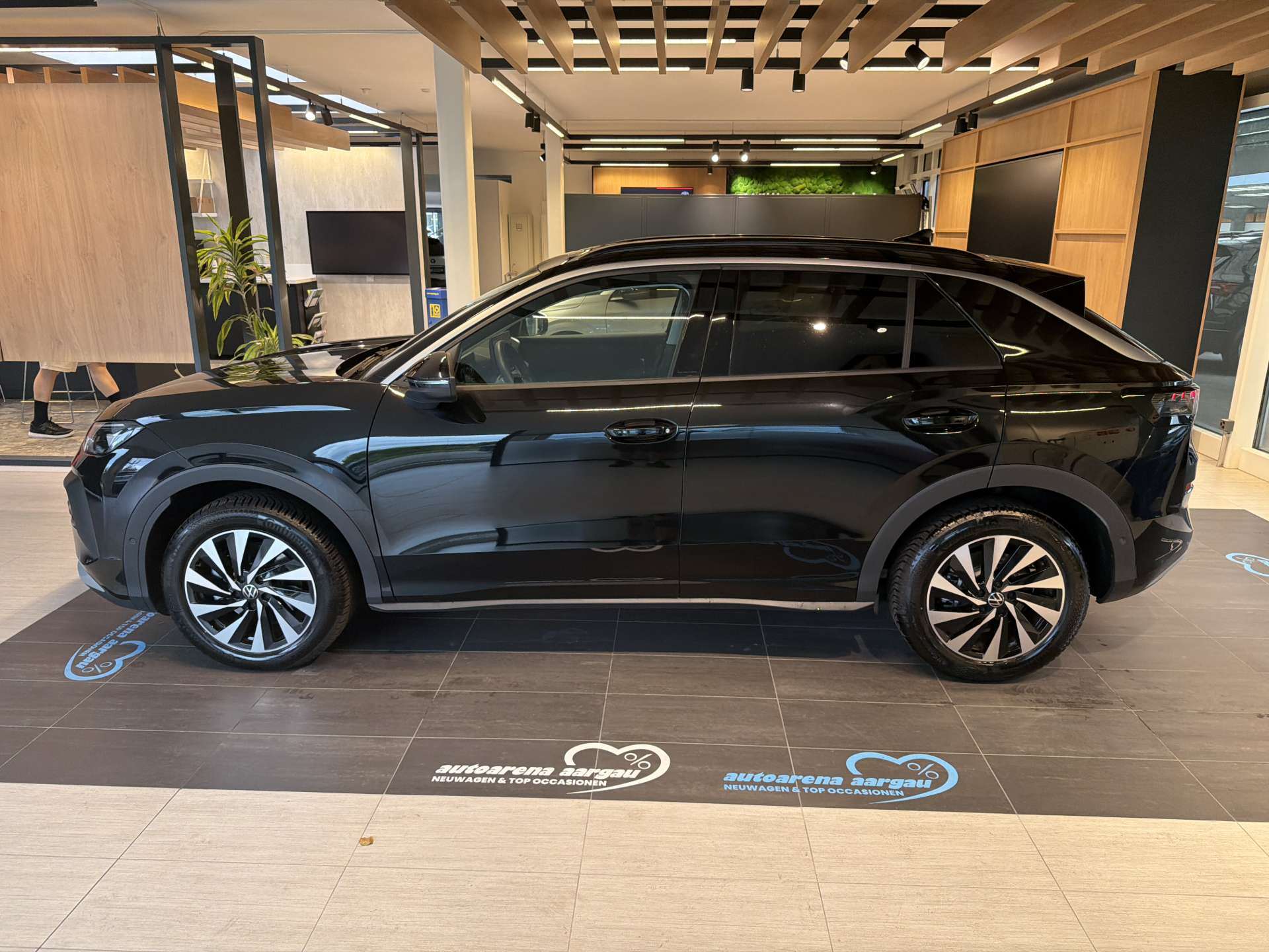 VW T-Roc 1.5 eTSi mHEV Life DSG-Automat-image-11