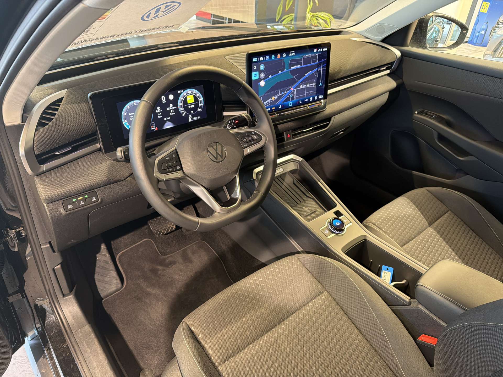 VW T-Roc 1.5 eTSi mHEV Life DSG-Automat-image-5
