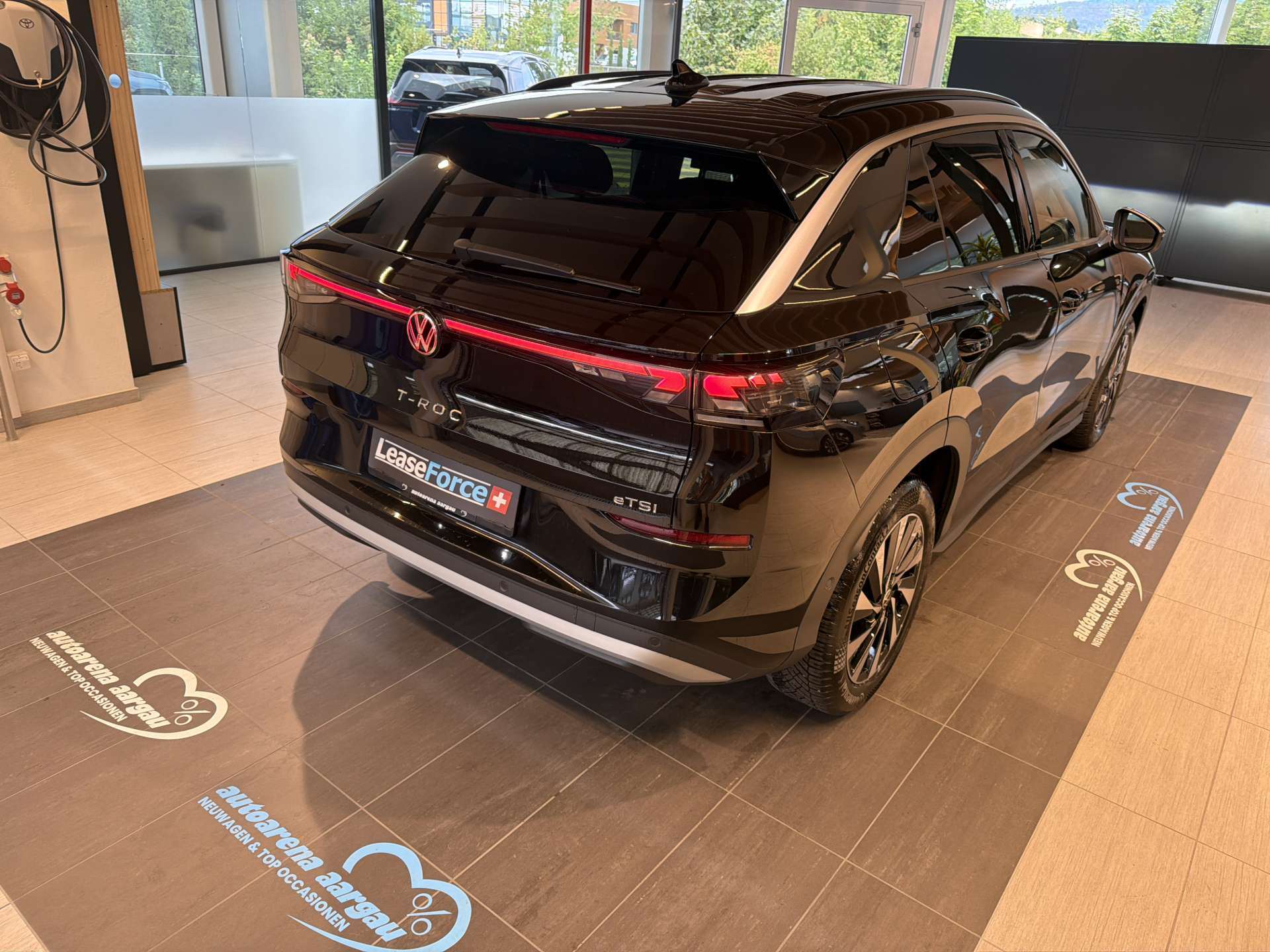 VW T-Roc 1.5 eTSi mHEV Life DSG-Automat-image-2