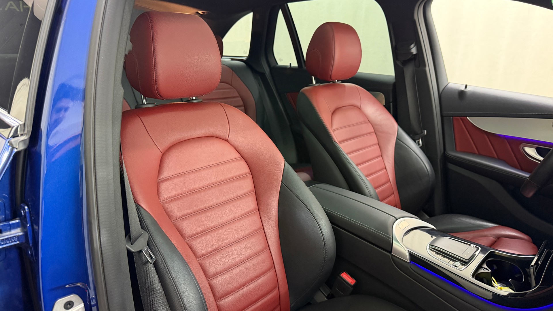 MERCEDES-BENZ GLC 300 e AMG Line 4Matic 9G-Tronic-image-14