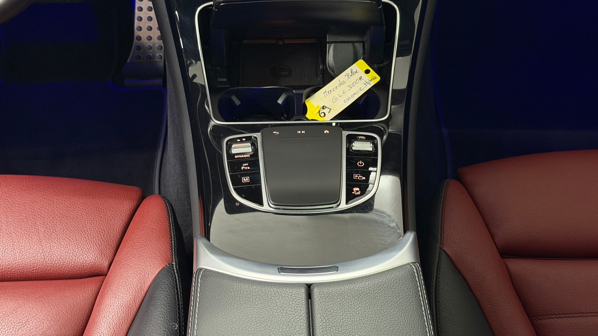 MERCEDES-BENZ GLC 300 e AMG Line 4Matic 9G-Tronic-image-12