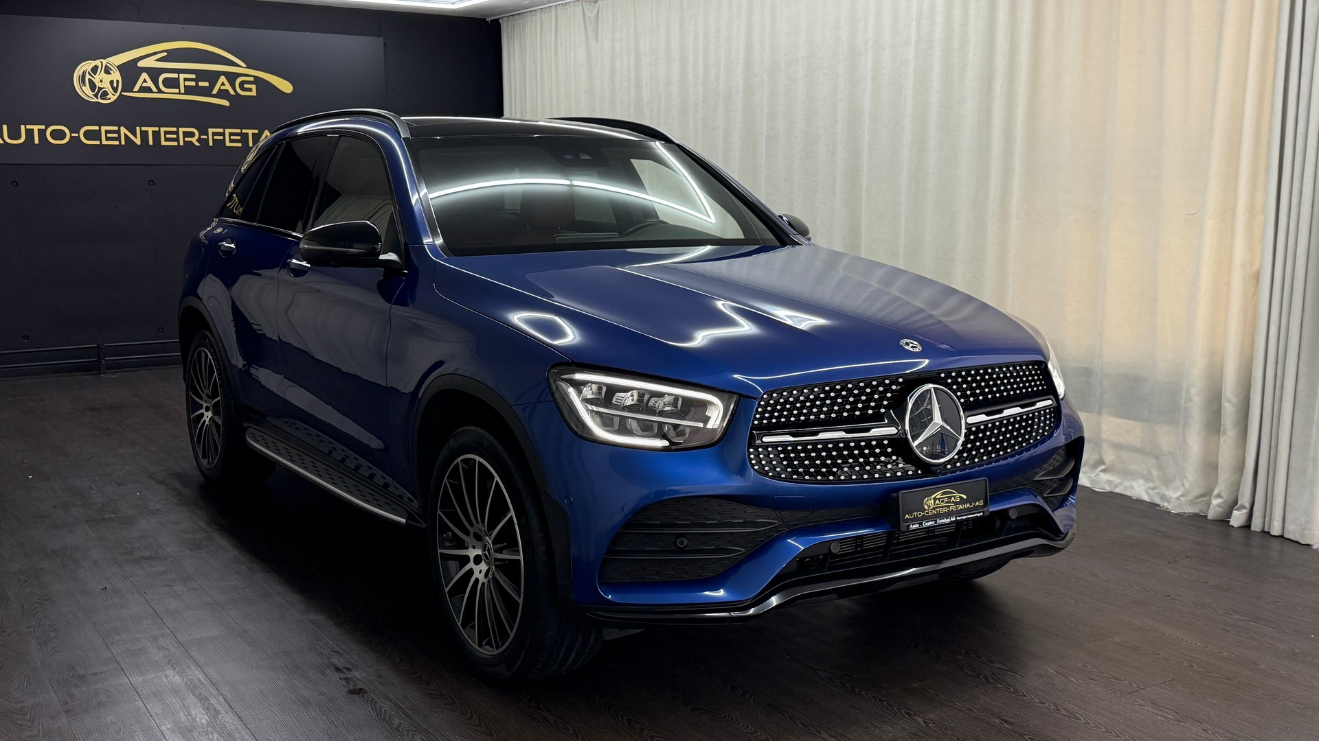 MERCEDES-BENZ GLC 300 e AMG Line 4Matic 9G-Tronic-image-2