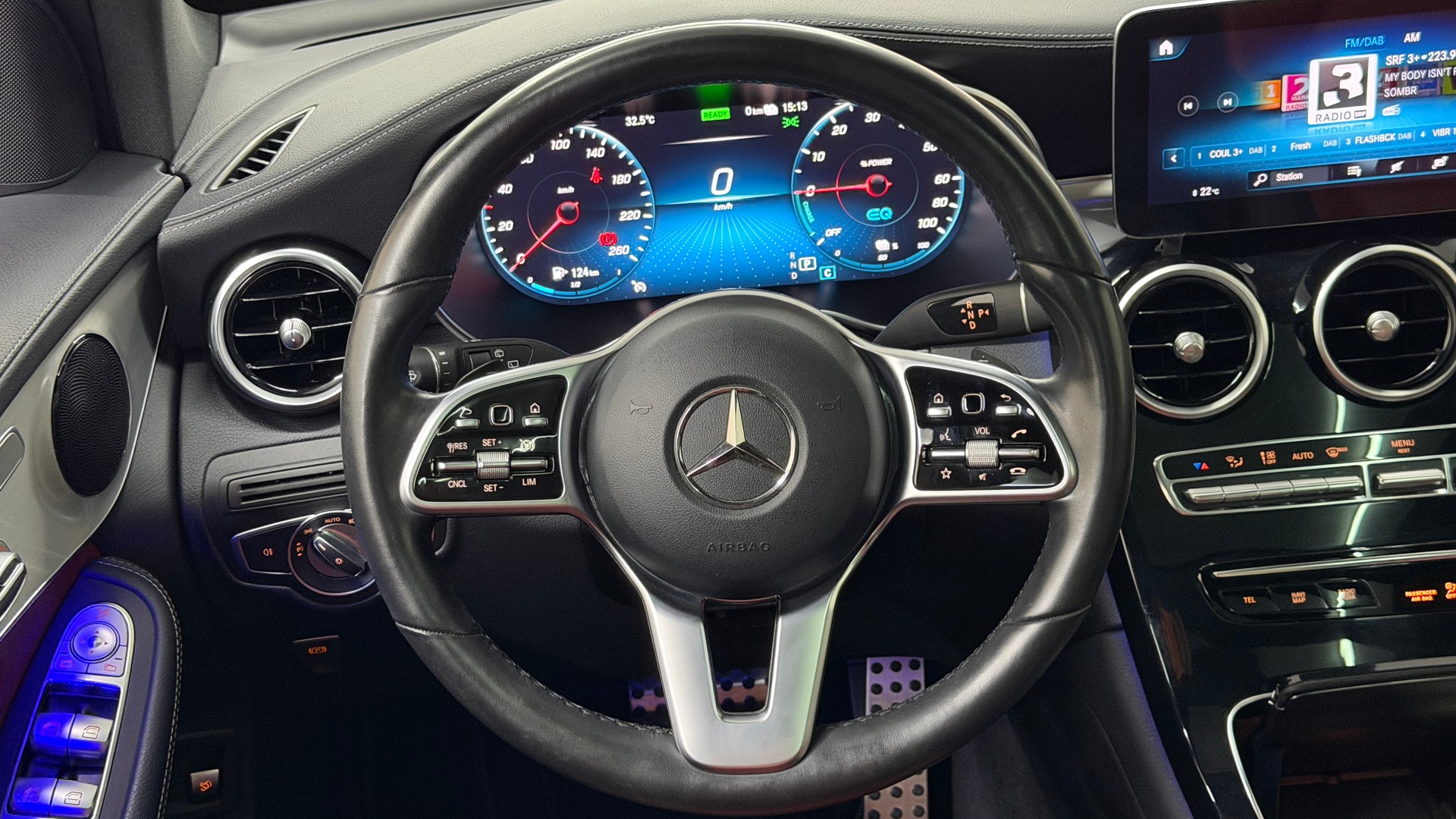 MERCEDES-BENZ GLC 300 e AMG Line 4Matic 9G-Tronic-image-8