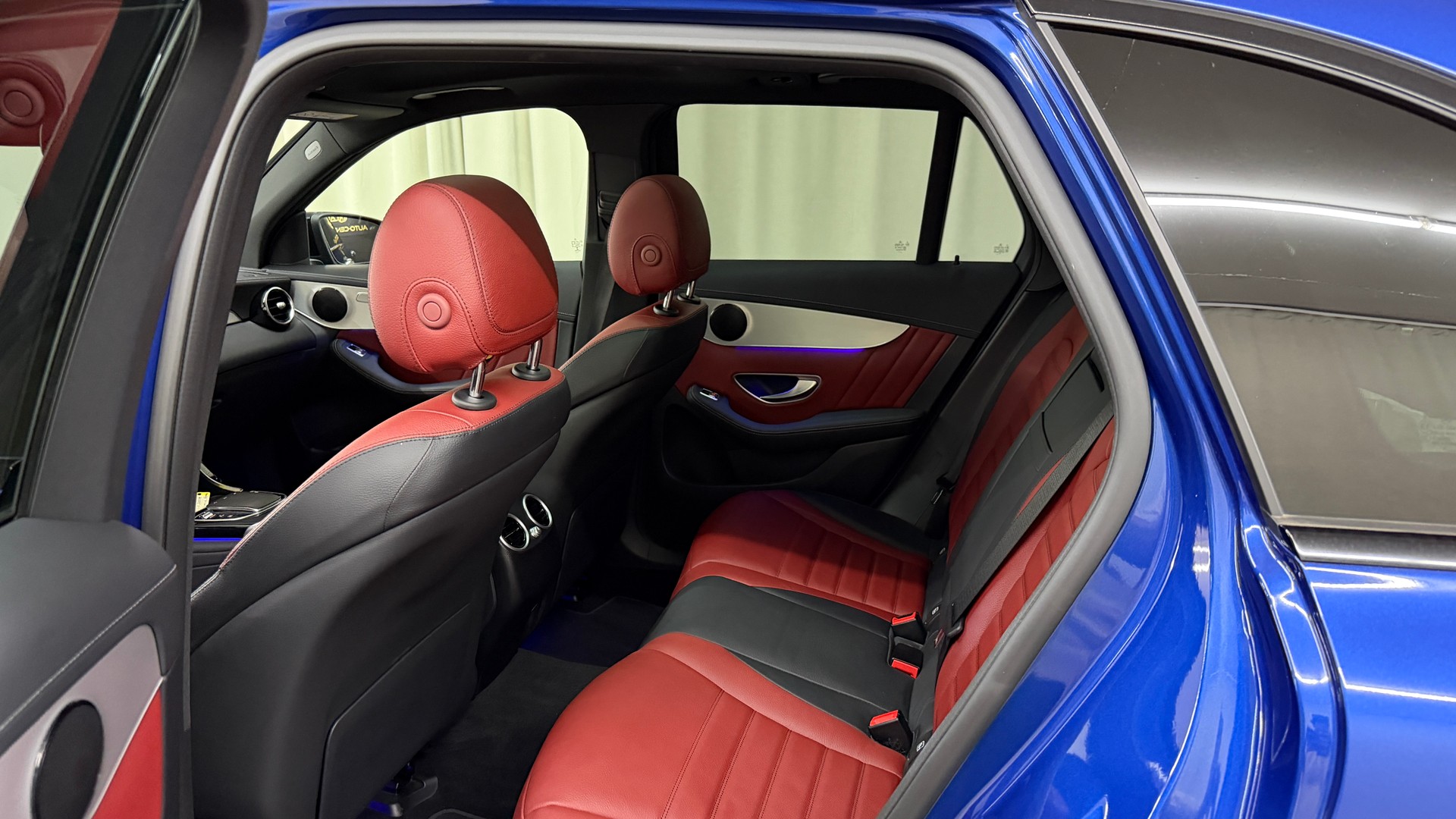MERCEDES-BENZ GLC 300 e AMG Line 4Matic 9G-Tronic-image-7