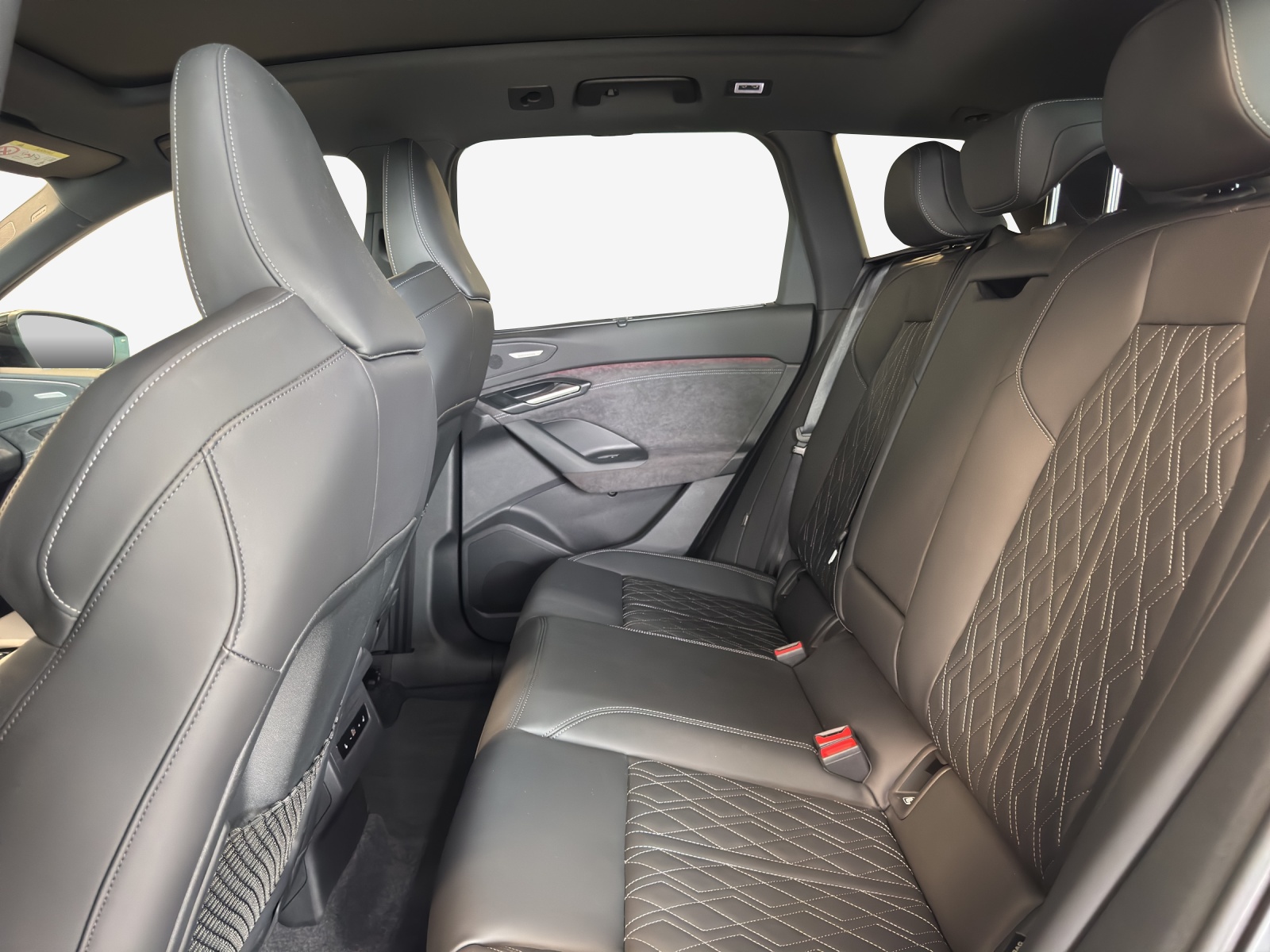 AUDI SQ6 e-tron quattro-image-12