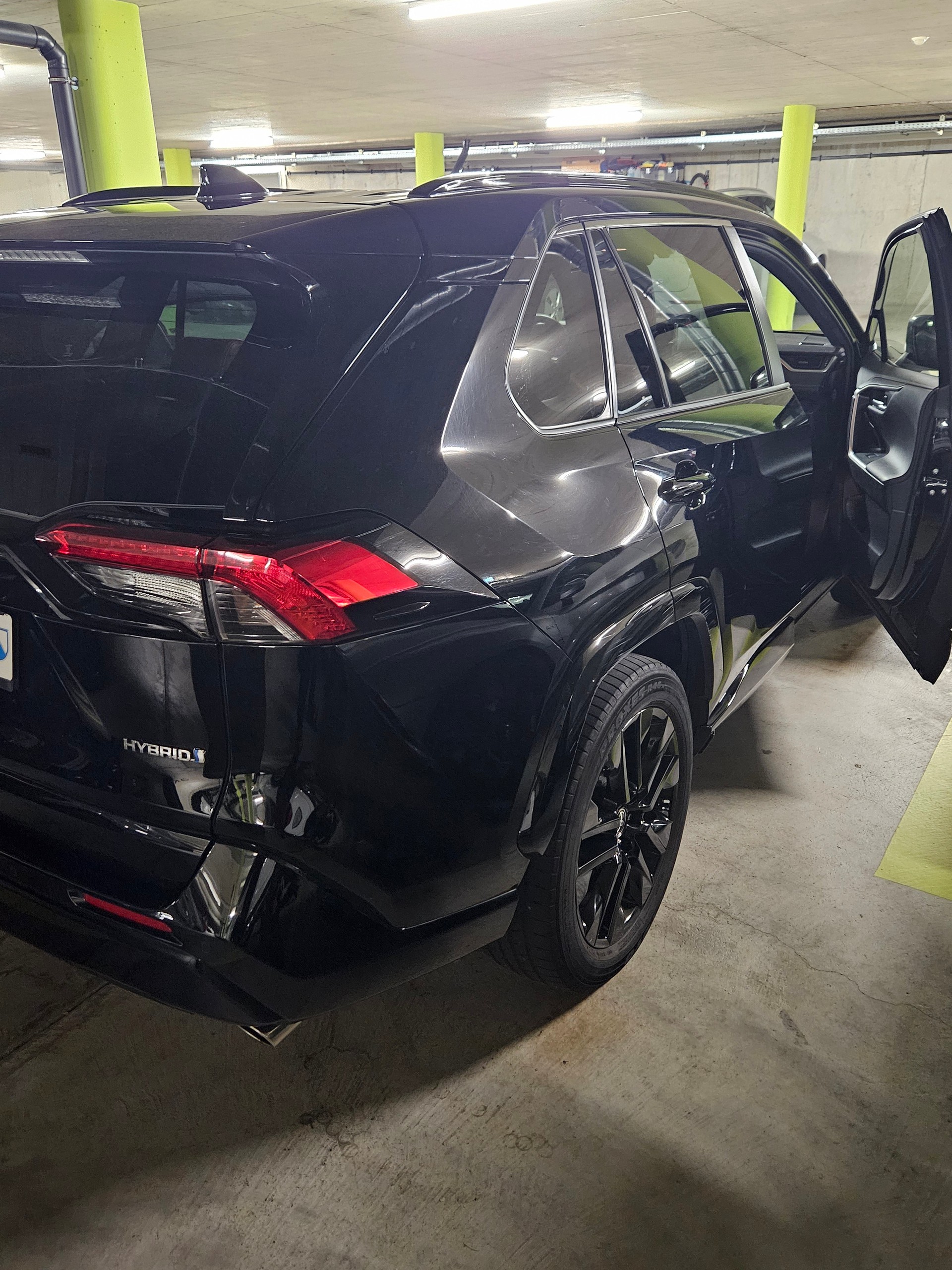 TOYOTA 2.5 HEV Black Edition-image-1